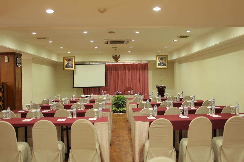 Weta International Hotel Surabaya Exterior foto